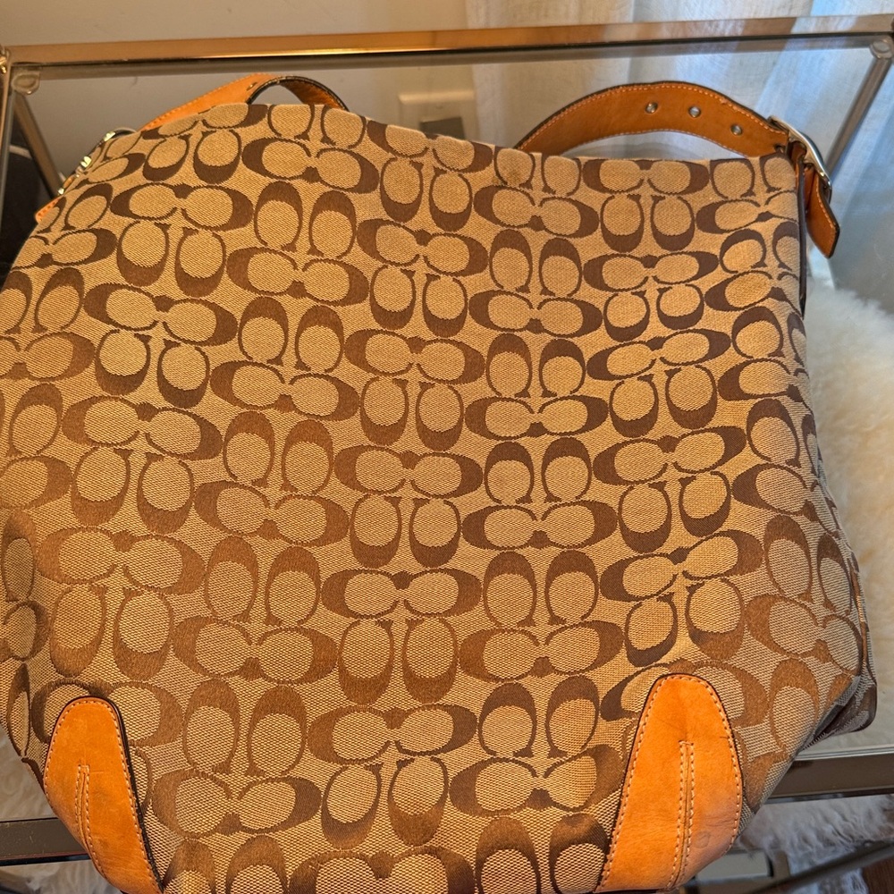 Coach: signature C vintage tote bag. Canvas and leather. Great condition!